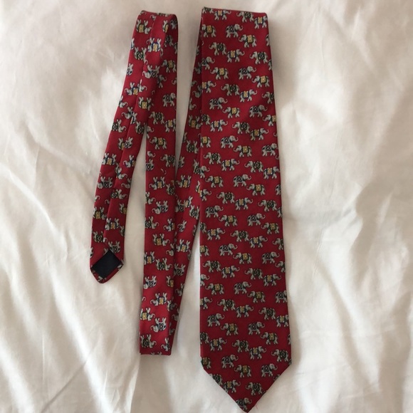 Like new! - BROOKS BROTHERS MAKERS Elephant Print 100% Silk Necktie - Picture 1 of 4